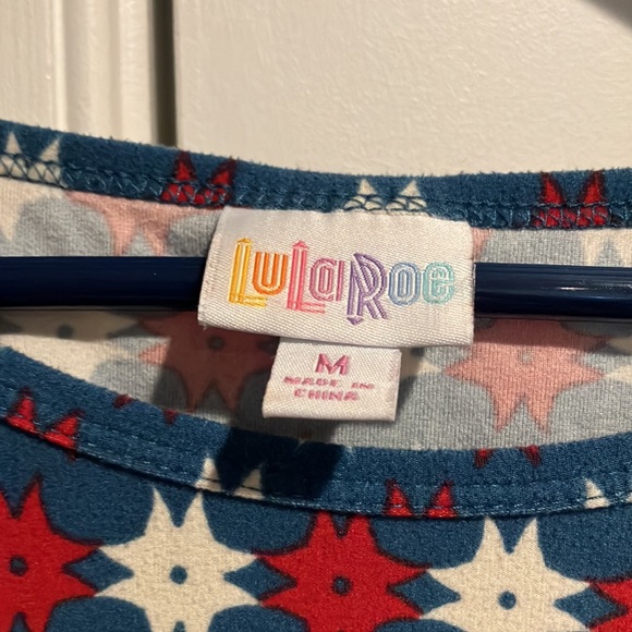 LuLaRoe Pattern Oversized Shirt - Picture 4 of 6